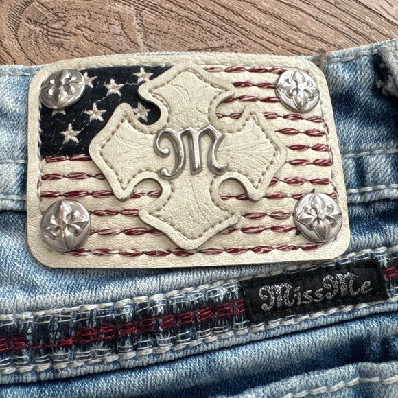 Miss Me Patriotic American Flag Distressed Cutoff Denim Shorts Size 27 - Picture 8 of 15